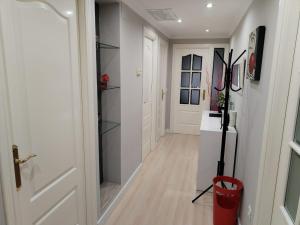 Televízia a/alebo spoločenská miestnosť v ubytovaní Apartamento con parking privado gratis incluido