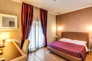 A bed or beds in a room at Boutique Rome Inn