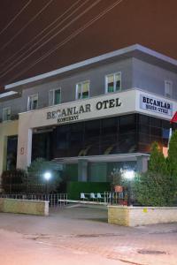 a building with a sign that reads berhadarar outlet at BECANLAR OTEL in Yalova