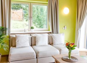 Część wypoczynkowa w obiekcie Ferienbungalow Mountain View Wood
