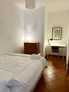 a bedroom with a bed and a desk and a chair at Portuguese village apartment - Casa Martins No.54 in Freiria +21 photos