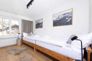 מיטה או מיטות בחדר ב-Modern crossing apartment facing Piz Rosatsch