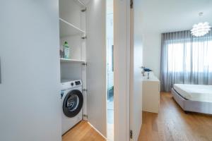 a bathroom with a washing machine in a room at Cozy & Bright Apartment - w/ Balcony in Udine