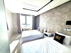 Postel nebo postele na pokoji v ubytování 라비앙즈-Raviens-Elliy's Room