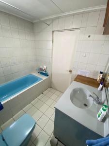 Et badeværelse på Karol Hostal