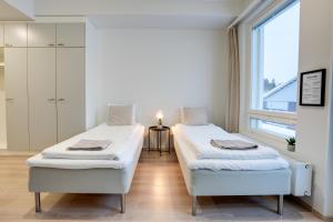 Postel nebo postele na pokoji v ubytování Lapin Loiste 2, Modern Studio Free Parking and Wifi