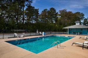 a swimming pool with chairs and a gazebo at Quality Inn & Suites Vidalia in Vidalia