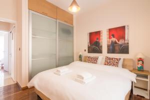 Ένα ή περισσότερα κρεβάτια σε δωμάτιο στο Three Bedrooms Apt in Kallithea