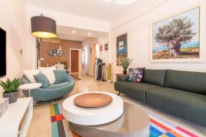 Χώρος καθιστικού στο Three Bedrooms Apt in Kallithea