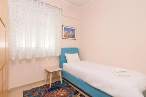 Ένα ή περισσότερα κρεβάτια σε δωμάτιο στο Three Bedrooms Apt in Kallithea