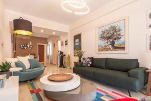 Χώρος καθιστικού στο Three Bedrooms Apt in Kallithea