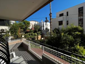 uma vista a partir da varanda de um edifício em Lara Hakan Family Apart em Antalya