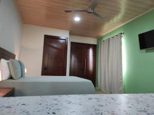 Μια τηλεόραση ή/και κέντρο ψυχαγωγίας στο Mandy Loft -40MB wifi -8 miles from La Fortuna