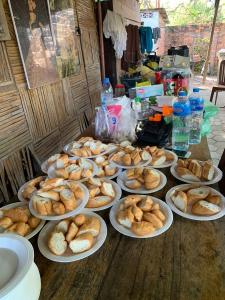 una tavola piena di piatti di pane e prodotti da forno di NLCO Homestay a Siem Reap