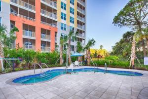 a swimming pool in front of a apartment building at Holiday Homes 2 Rooms 4 Beds 2 Bathrooms 8 Occupants in Orlando