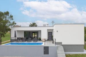 una representación de una casa con piscina en Traumhafte Villa Dubi bei Labin, en Labin