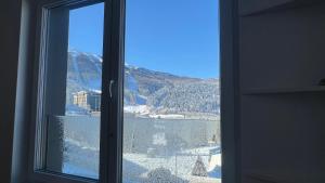 En generel udsigt til bjerge eller udsigt til bjerge taget fra lejligheden