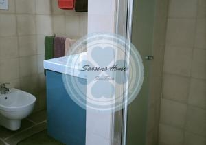 A bathroom at Seasons Home San Foca