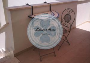 A seating area at Seasons Home San Foca