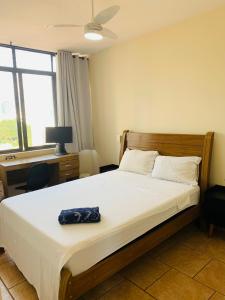 Tempat tidur dalam kamar di Felicitatem Apartments Higienópolis - Apartamento Compartilhado