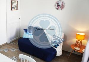 A bed or beds in a room at Seasons Home San Foca