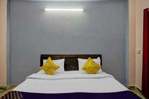 Letto o letti in una camera di SPOT ON Raj Hotel Vip Near Worlds Of Wonder