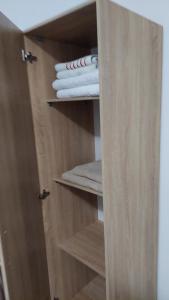 a closet with some towels in it at Apartament Râșnov in Râşnov