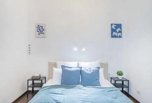En eller flere senge i et værelse på Buda Royal Castle 2 Double Beds Private Apartment