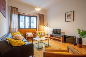 TV a/nebo společenská místnost v ubytování Sublime Downtown Retreat by ELSA, 180m2