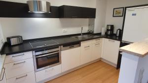 Kuchyň nebo kuchyňský kout v ubytování Lechbruck am See Zentral nahe Bootshafen Apartment Wellmann + 6 fotografií