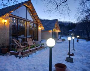 Το Kazbegi cottages qabarjina τον χειμώνα