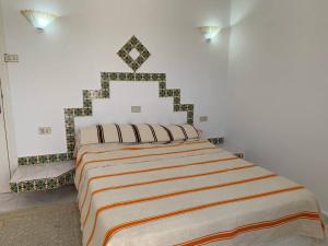 a bedroom with a large bed in a room at Studio Bellina in Mezraya
