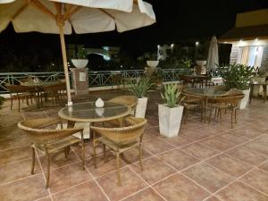 شاليه لاجونا باي السخنه Chalet at laguna bay Sokhna的阳台或露台