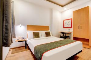 Säng eller sängar i ett rum på OYO Townhouse 205 Jaipur Airport