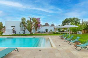 Piscina a New Trulli Tenuta Olivi with pool o a prop