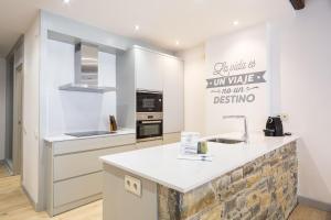 Kuchyňa alebo kuchynka v ubytovaní Luderna - Apartamento con terraza Bonaigua B1 Joanchiquet + 6 fotografií