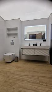 a bathroom with a tub and a sink and a mirror at Habitación céntrica de Lujo Gv 3 in Valencia