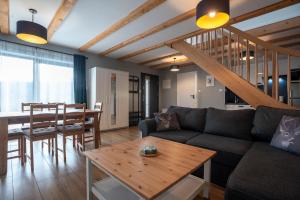 Posedenie v ubytovaní DOMEK SUDECKI ZAKĄTEK - 2 APARTAMENTY 7- os Z GORĄCĄ BALIĄ ZEWNĘTRZNĄ