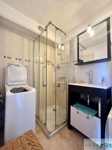 Kylpyhuone majoituspaikassa Appartement Sous Berthet - 4 pers