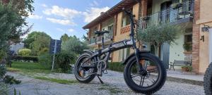 a bike is parked in front of a building at Le Vigne di Adamo in Volta Mantovana