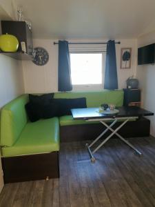 Posezení v ubytování Mobil-Home Cosy Climatisé 3 chambres