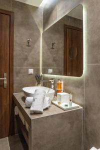 a bathroom with a sink and a mirror at Samos Tropic Apartments in Ríva