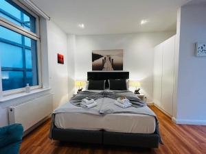 Ein Bett oder Betten in einem Zimmer der Unterkunft Downtown Apartments Leipzig