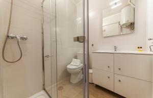 Ένα μπάνιο στο Olive Tree Street 1 Bed Flat +14 φωτογραφίες