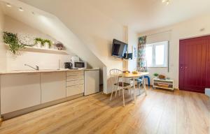 Η κουζίνα ή μικρή κουζίνα στο Olive Tree Street 1 Bed Flat