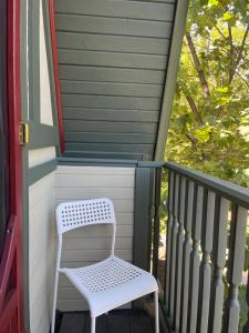 Balkon ili terasa u objektu Bright, Private, Peaceful Suite with Retail Conveniences Steps Away