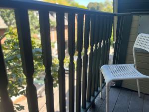 Balkon ili terasa u objektu Bright, Private, Peaceful Suite with Retail Conveniences Steps Away