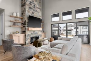 Posezení v ubytování New East Dear Valley, 1 min, 1028 Luxury 4BR Twin House BSC,Hot Tub