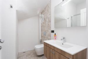 Ένα μπάνιο στο Daisy Villa +30 φωτογραφίες