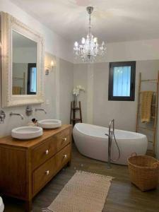 Koupelna v ubytování "Villa I Rottani" Magnifique villa avec piscine privée